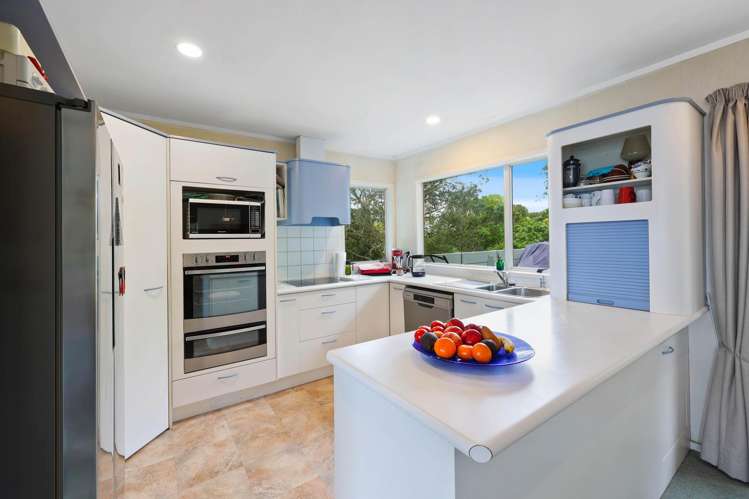 37 Haseler Crescent Mellons Bay_8