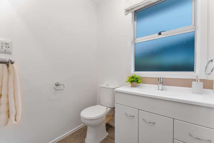 17 Kimber Hall Avenue Mt Roskill_10