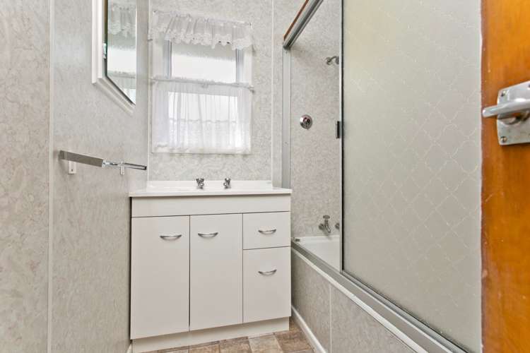 1 Vodanovich Road Te Atatu South_16