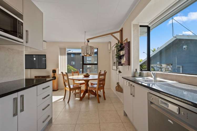 2/2 Yee Place Mount Wellington_11
