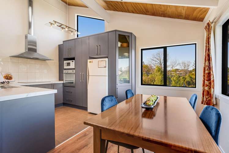 10 Oliver Twist Avenue Mellons Bay_9