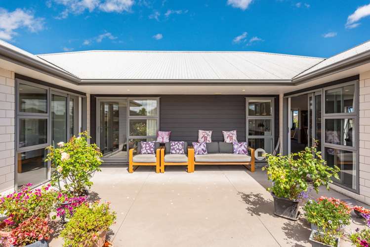 24 Barry Curtis Place_5