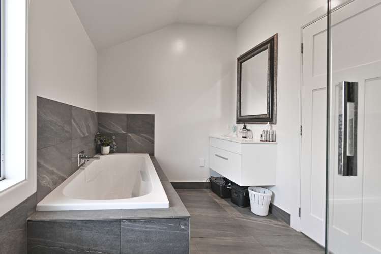 272 Middle Road Havelock North_16