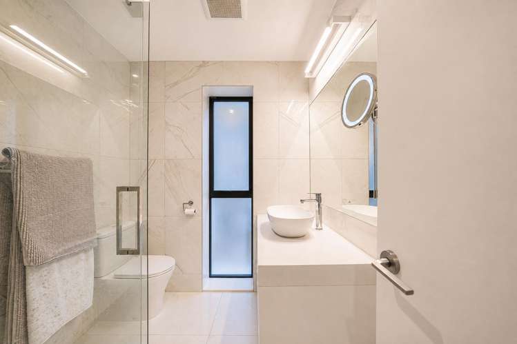 2 Jade Lake Crescent Fernhill_7