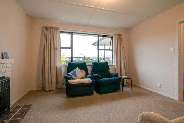 7 Warwick Crescent Taradale_3