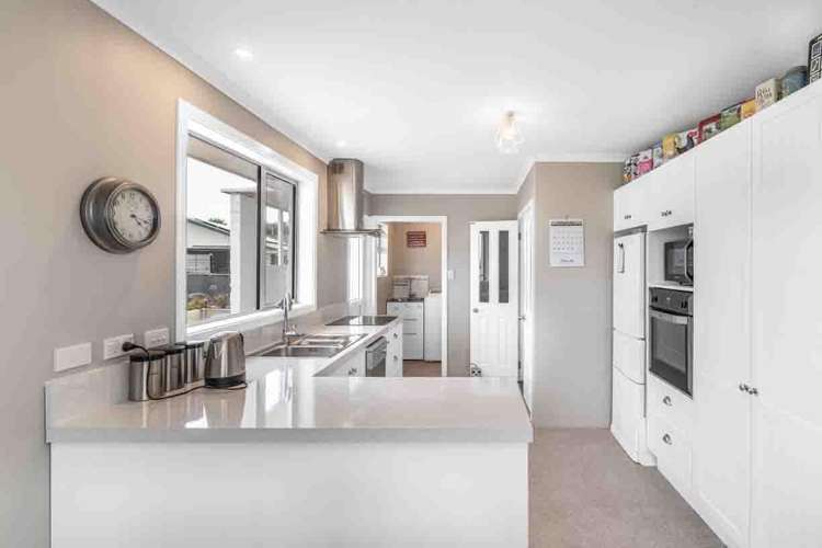 63 Edinburgh Crescent Waikiwi_11