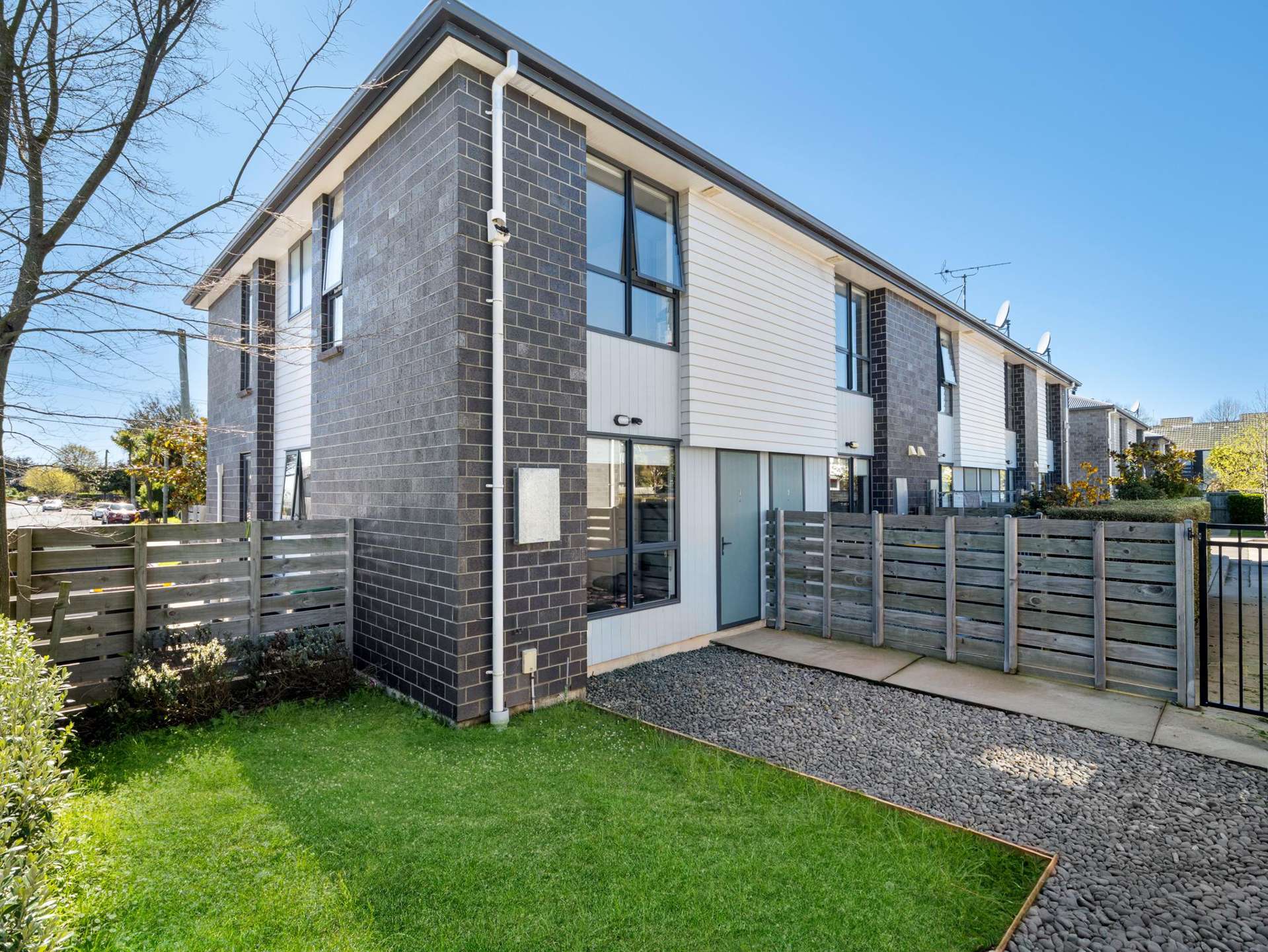 1/14 Buffon Street Waltham_0