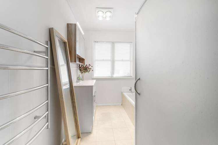 47 Clark Road Pahurehure_9