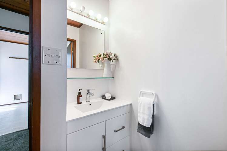 6 Kanohi Terrace Mangere Bridge_12