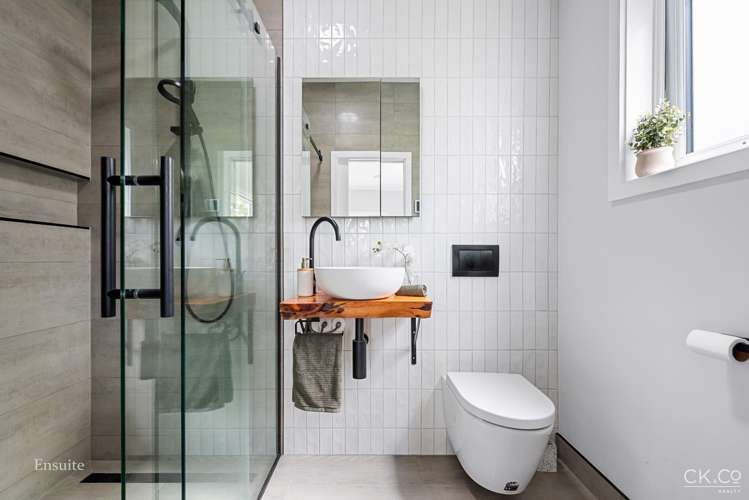 34 Miromiro Road Normandale_11