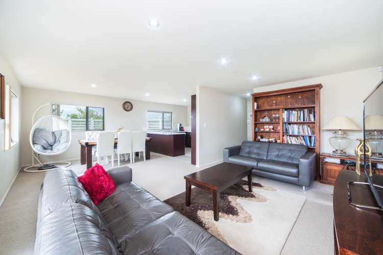 12 Riverglade Parkway Te Atatu South_4