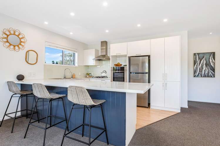 4 Marina View Paremata_1