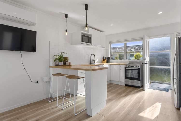 2/4 Wellesley Road Mangere Bridge_5