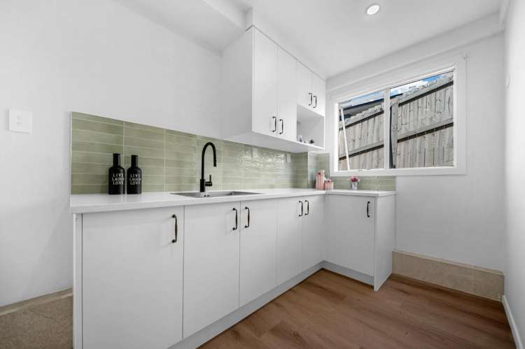 9 Colmar Road Mellons Bay_12
