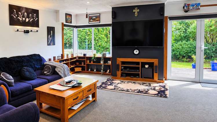 2041 Egmont Road Kaimiro_5