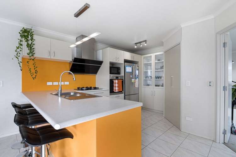 74 Washbourn Drive Richmond_9