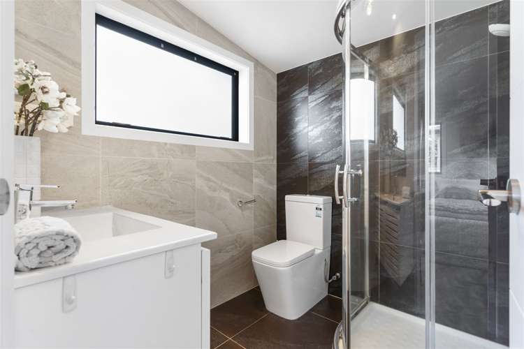 97 Medallion Drive Oteha_24