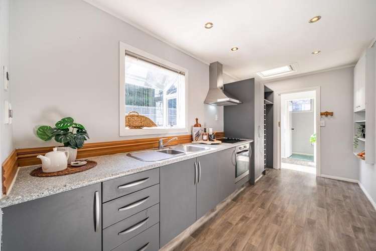 35 Riddlers Crescent Petone_16