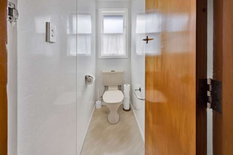 63 Longfellow Road Opunake_14