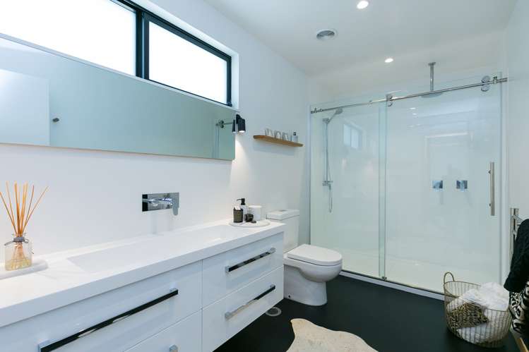 312 Queens Drive Lyall Bay_13