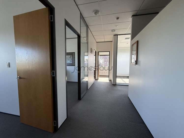 Office J/277 Te Irirangi Drive Flat Bush_9