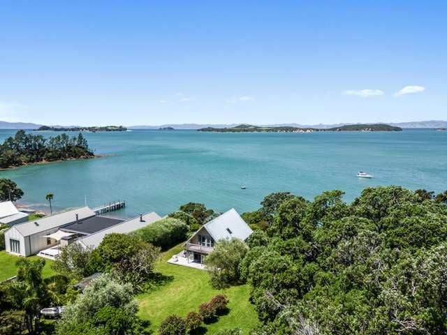 Waterfront on Waiheke's own bay of islands