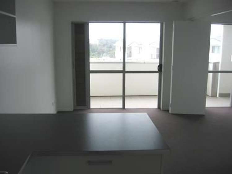 E9/60 Masons Road Oteha_8