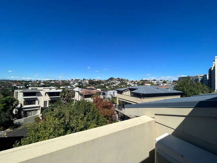 2f/5 Furneaux Way Remuera_7