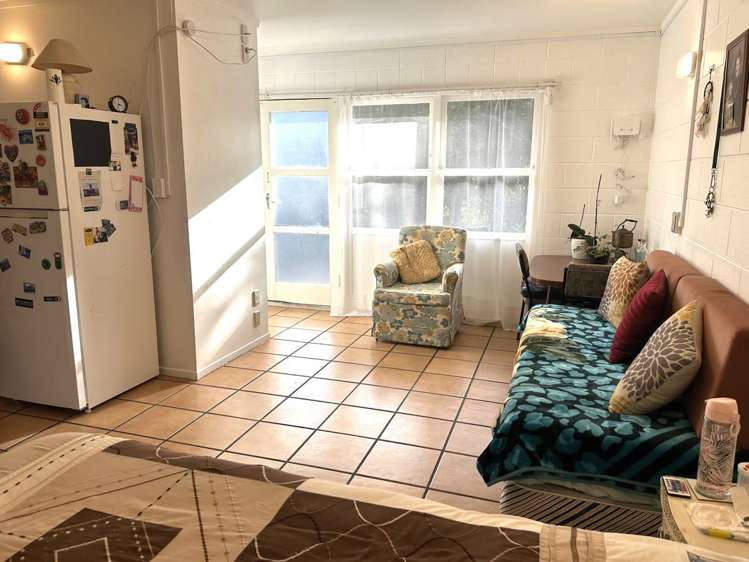 2 / 58 School Road Paihia_3
