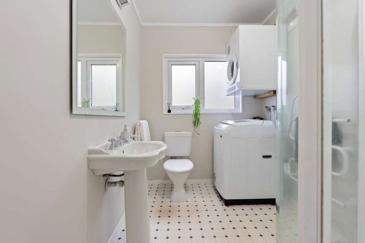 1/60 Winston Street Crofton Downs_8