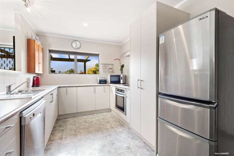 86 Kamara Road Glen Eden_11