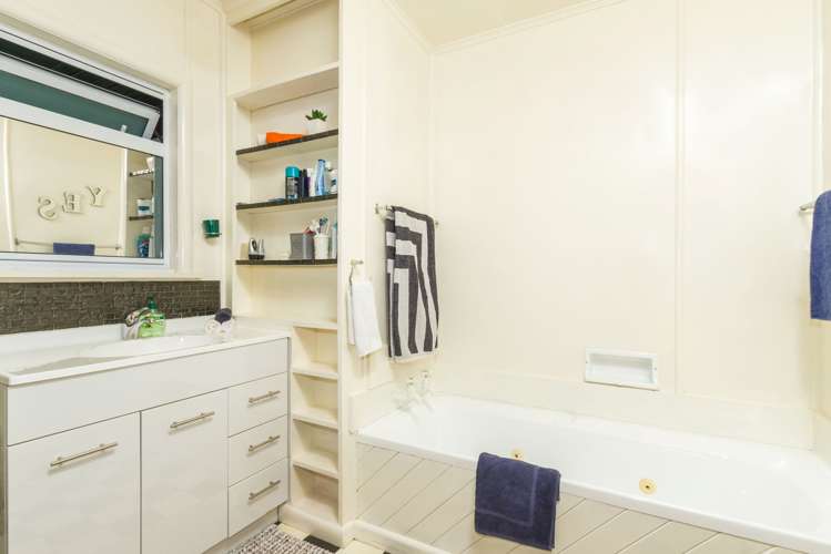 6 Lemari Avenue Stoke_15