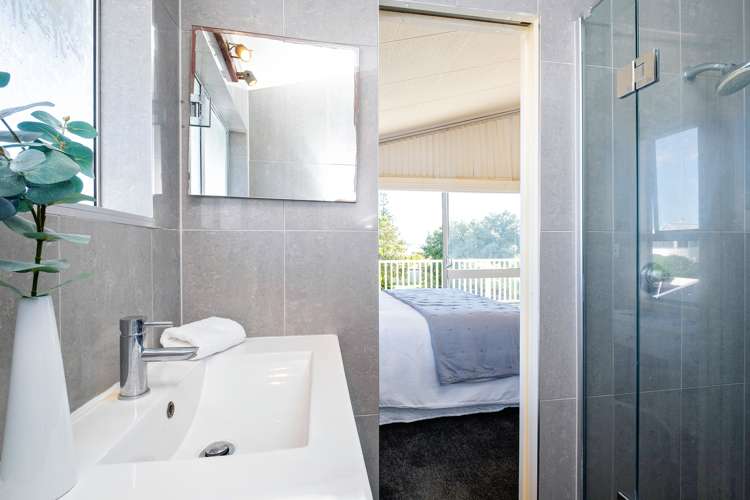 26 The Esplanade Westshore_19