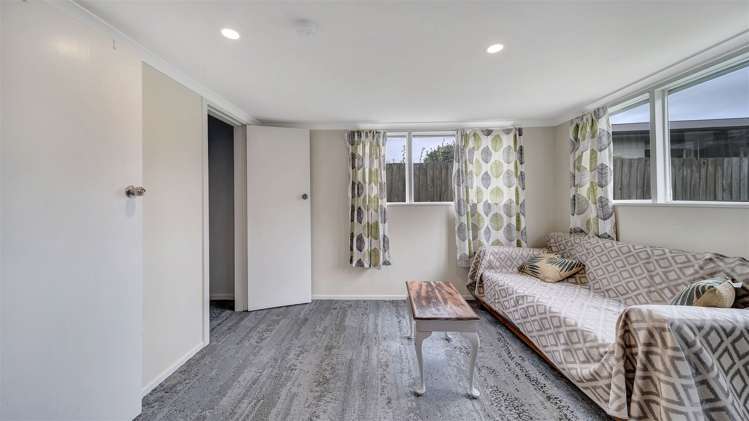 35 Avro Crescent Hornby_17