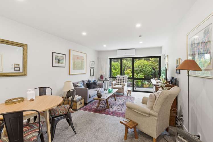 10/71b Main Road_2