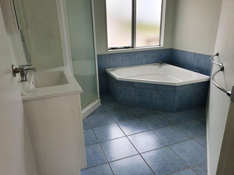 4a Rahui View Oakura_7