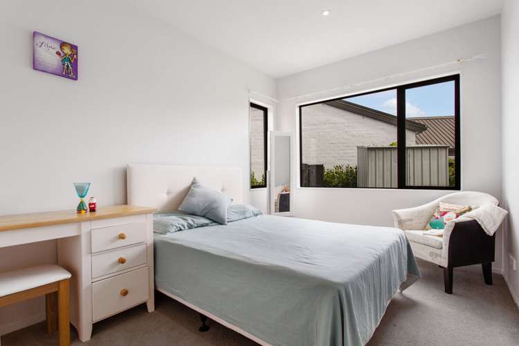 11 Parachute Crescent Papakura_9