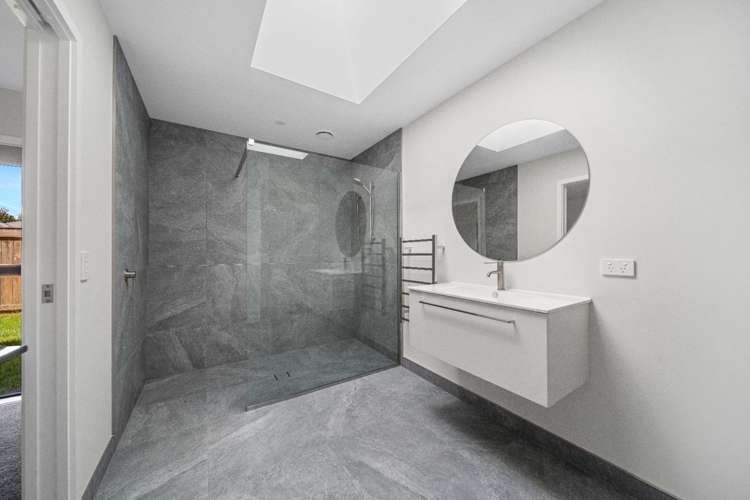 79 South Road 10754_7