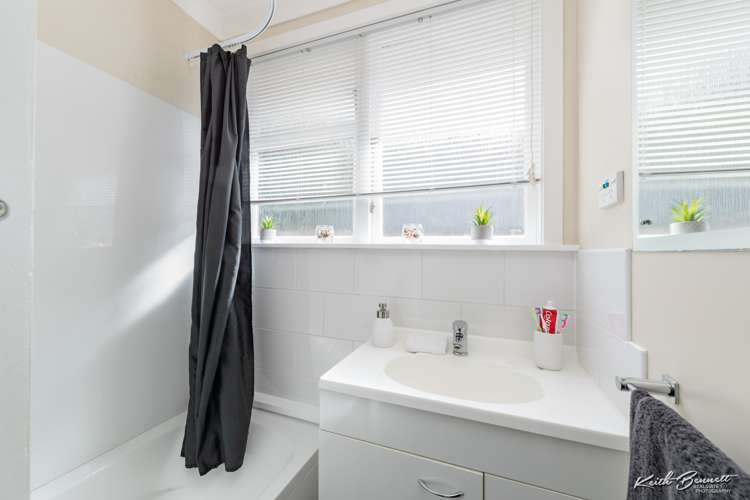 11 Penguin Grove Waitangirua_8