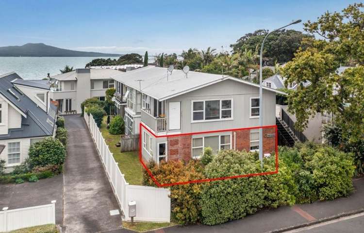 1/221 Hurstmere Road_0