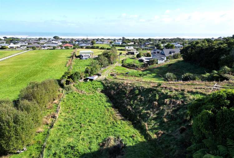 135 Coulson Road Paroa_12