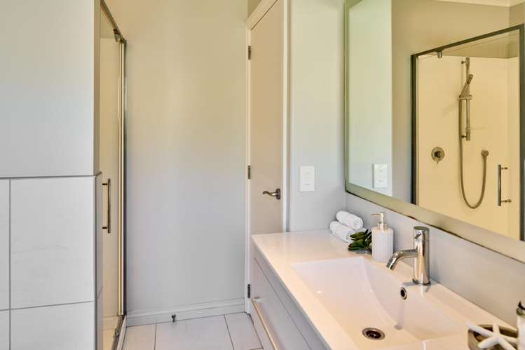 89 Downing Street Crofton Downs_18