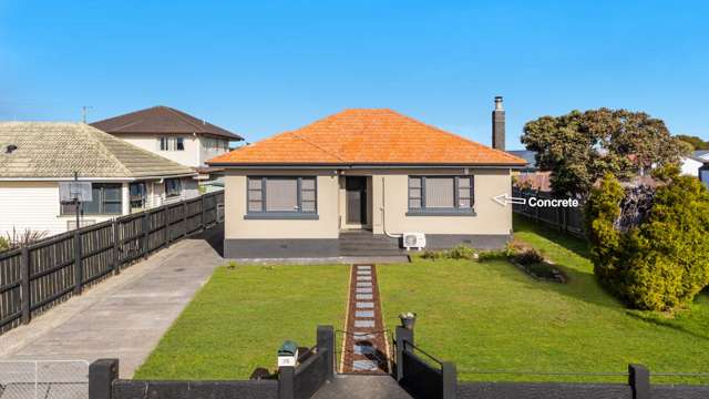 Spacious Family Living w Rumpus on 825sqm Freehold