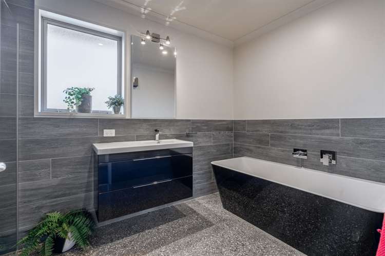 378 Herbert Street Windsor_15