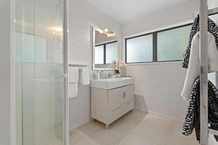 2 Edgewater Grove Orewa_20
