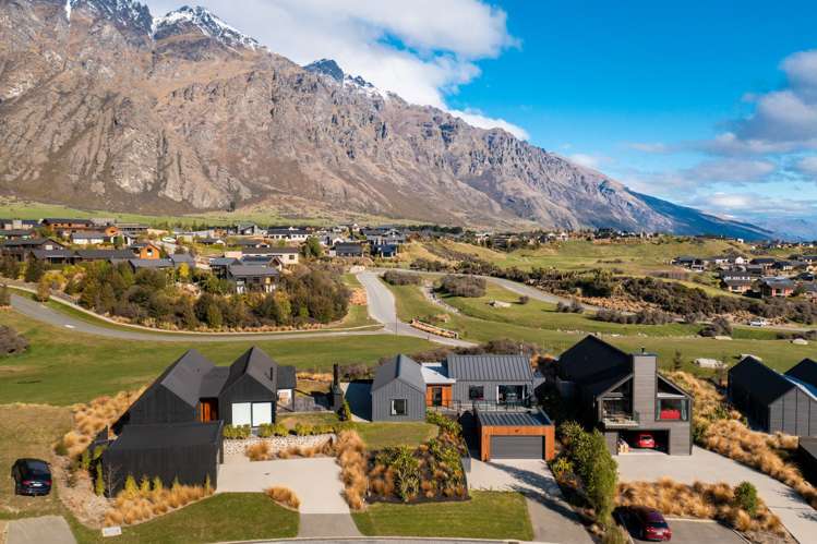 10 Falconer Rise Jacks Point_22