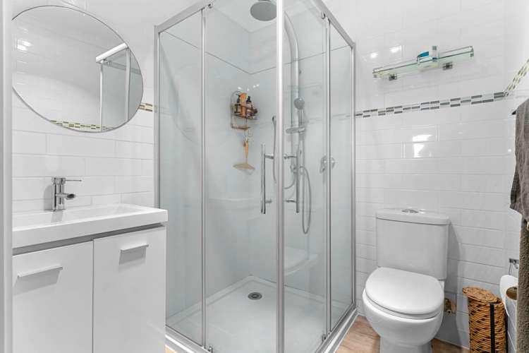 6 Shearwater Street One Tree Point_23