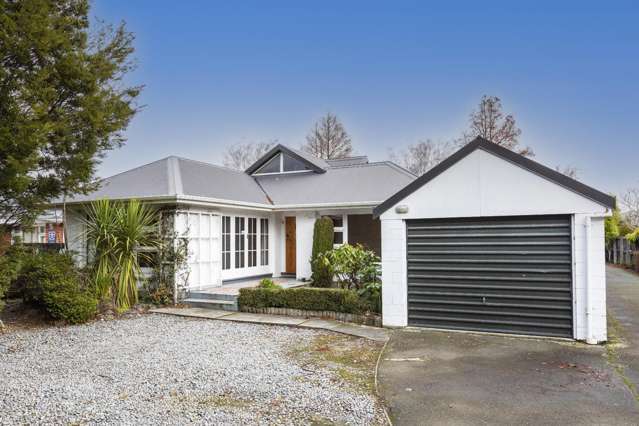 3 Bedrooms with Attic House in Burnside Zone
