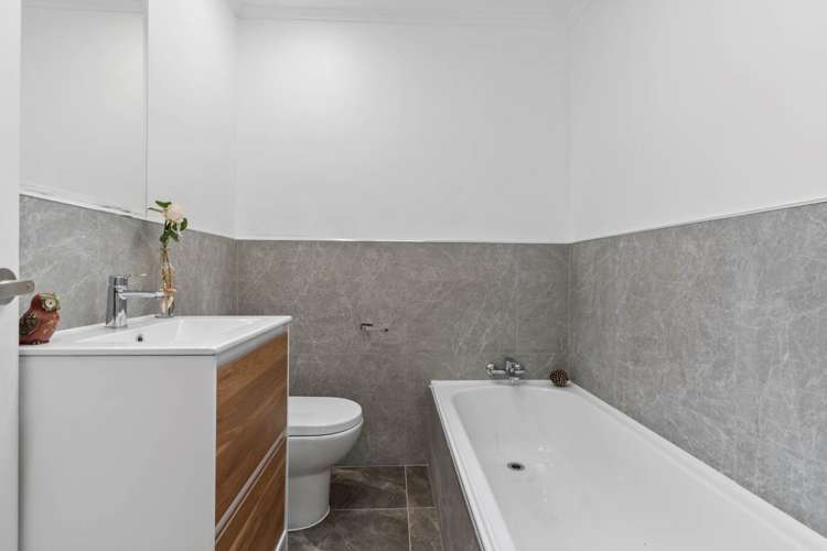 24a Roberts Road Te Atatu South_13