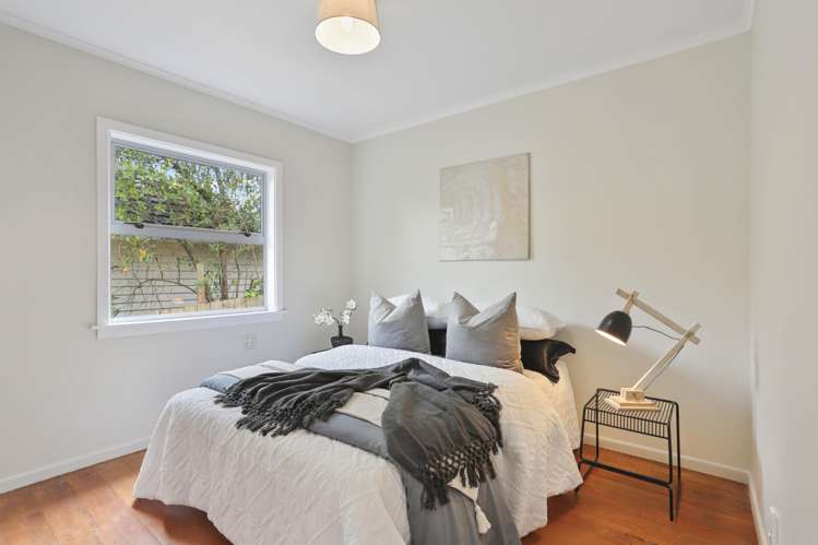 17 Golf Road New Lynn_13